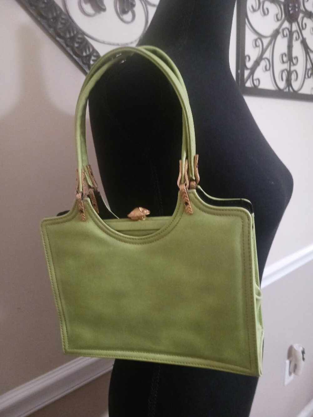 Great Vintage Condition 1950's-1960's Mid-Century Lime Green Patent Frame Purse